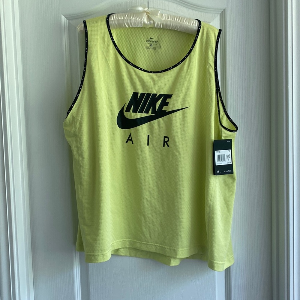 Nike Tank NWT